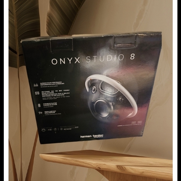 HARMON KARDON SPEAKER~ ONYX STUDIO 8-PORTABLE BLUETOOTH SPEAKER~NEW - Picture 2 of 10